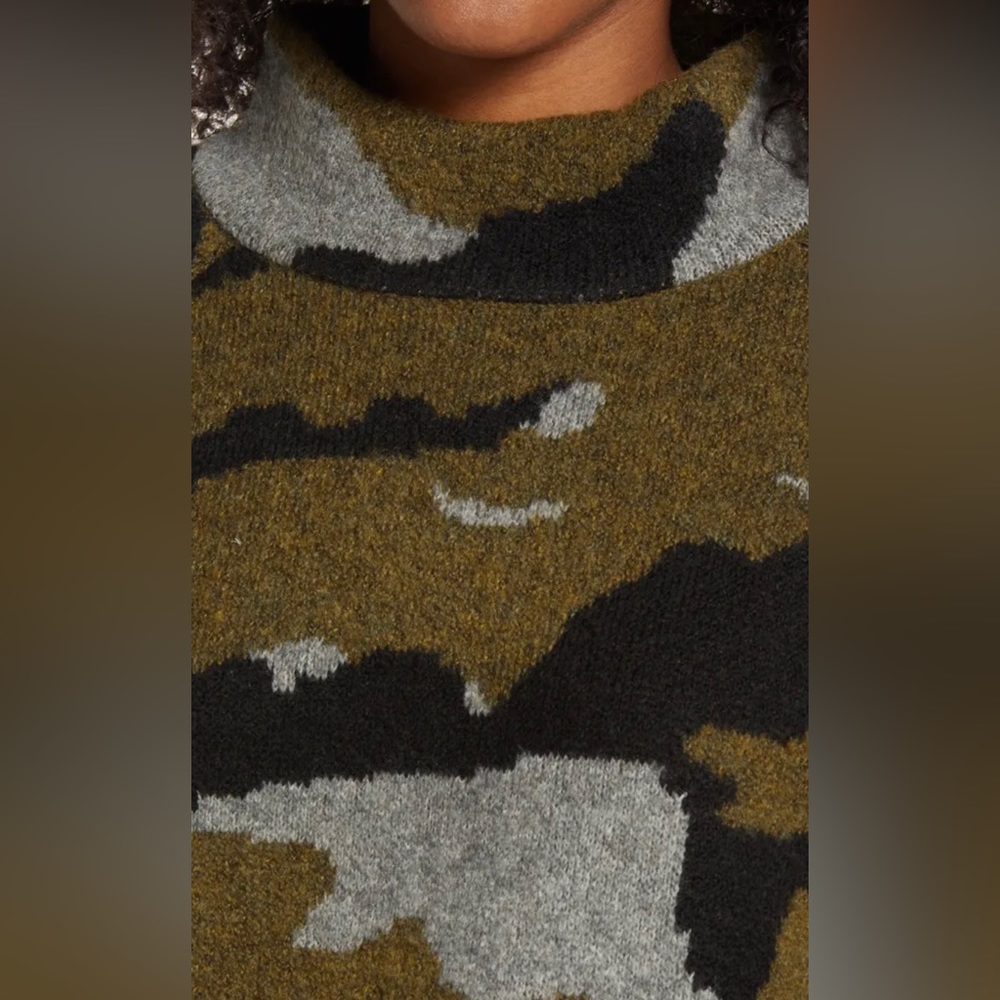 Nordstrom Size Medium Women’s Fleece Mock Neck Camo Sweater - Picture 4 of 11